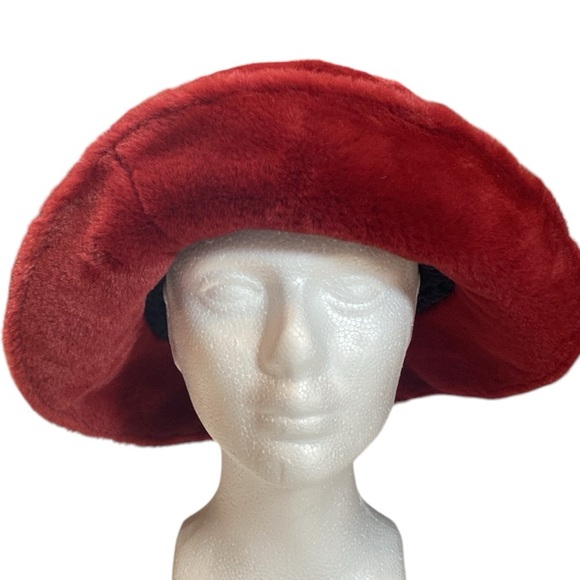Sprigs Faux Fur Fleece Lined Adjustable Hat - Picture 4 of 7